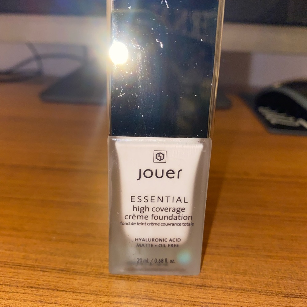 Jouer essential high coverage foundation
